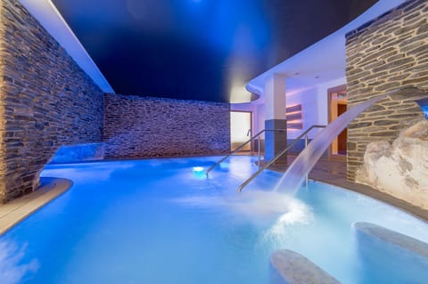 2 indoor pools, outdoor pool