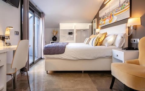 Junior Suite Terrace | Down comforters, in-room safe, desk, iron/ironing board