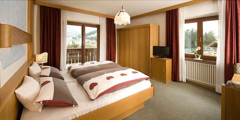 Double Room | Desk, free WiFi, bed sheets