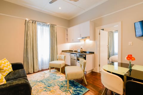 Standard Apartment, 1 Bedroom | In-room dining