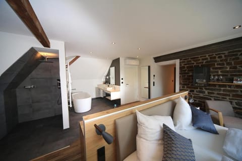 In-room safe, desk, blackout drapes, free WiFi