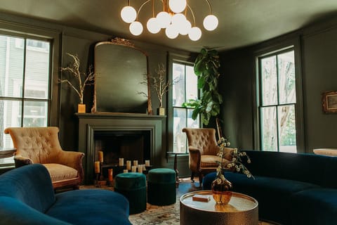 46-inch Smart TV with digital channels, Hulu, streaming services