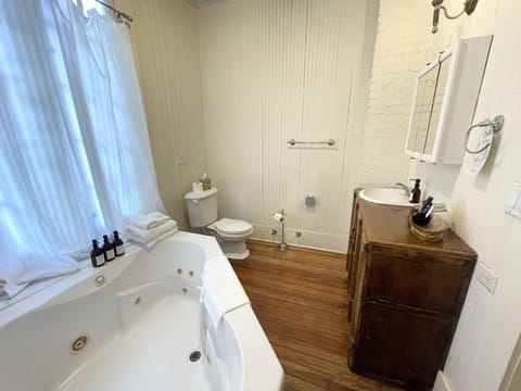 Family Single Room, 2 Queen Beds | Bathroom | Free toiletries, hair dryer, bathrobes, towels