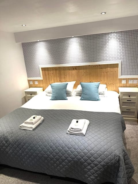 Basic Double or Twin Room, 1 Bedroom, Accessible | In-room safe, iron/ironing board, free WiFi