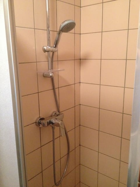 Standard Room, 2 Twin Beds, Shared Bathroom | Bathroom shower