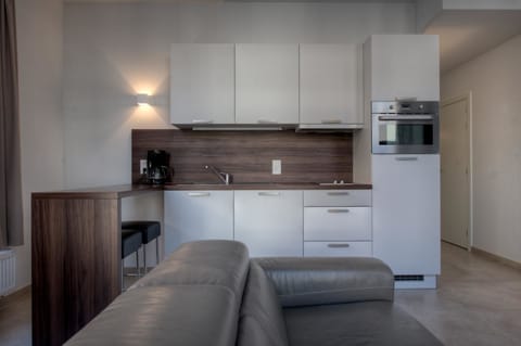 Studio | Private kitchen | Full-size fridge, microwave, stovetop, coffee/tea maker