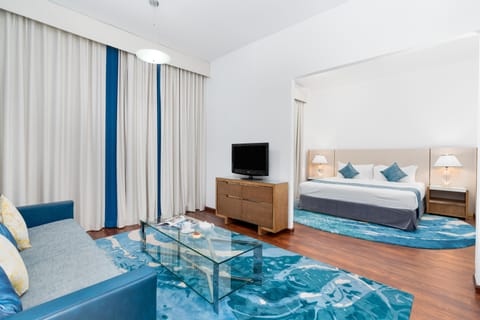 Three Bedroom Premier Suite | Living area | 32-inch flat-screen TV with satellite channels, TV