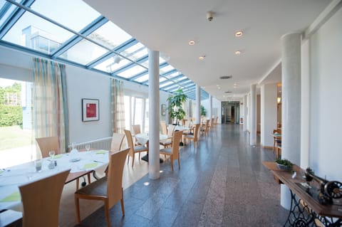 Free buffet breakfast