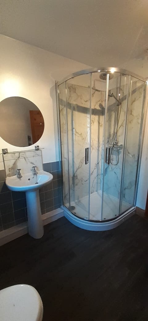 Superior Double Room (Room 6 or 7) | Bathroom | Shower, free toiletries, hair dryer, towels