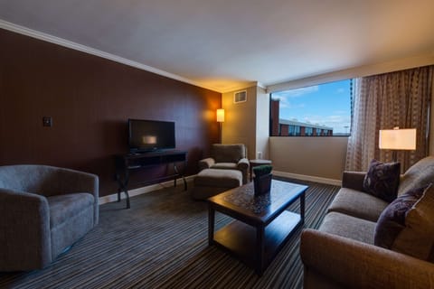 Premium bedding, pillowtop beds, in-room safe, desk