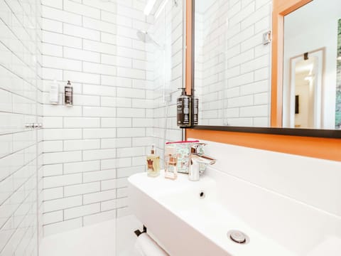 Pillowtop beds, in-room safe, desk, blackout drapes