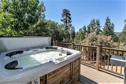 House, Multiple Beds, Hot Tub, Mountain View (1775) | Outdoor spa tub