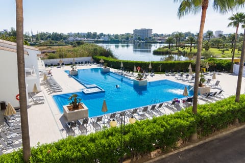 3 outdoor pools, sun loungers