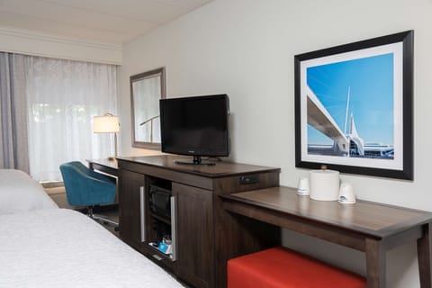 Premium bedding, in-room safe, desk, blackout drapes