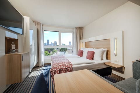 Skyline Category, 1 Queen Size Bed | Premium bedding, in-room safe, desk, laptop workspace