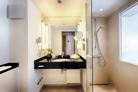 Superior Room, 1 Twin Bed | Bathroom | Eco-friendly toiletries, hair dryer