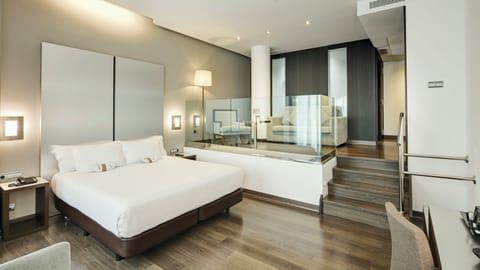 Superior Double Room | Minibar, in-room safe, desk, blackout drapes