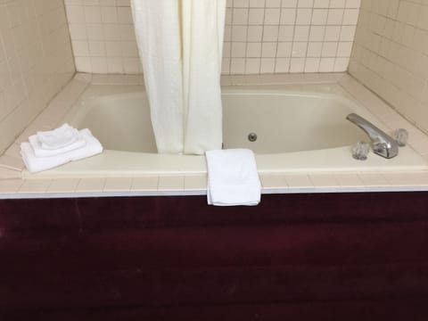 Executive Suite, Jetted Tub | Jetted tub