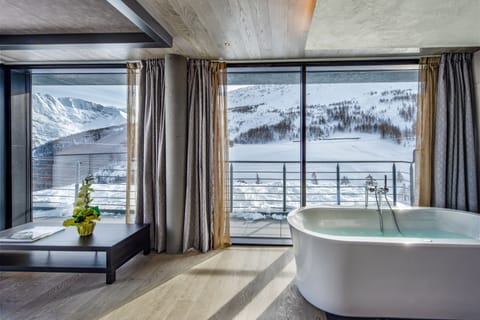 Executive Suite, Jetted Tub | Private spa tub