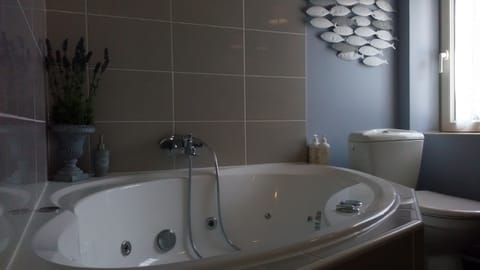 Double Room, Ensuite, Courtyard View (Rémi) | Bathroom