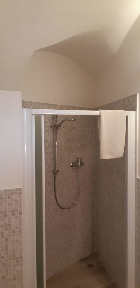 Studio | Bathroom shower