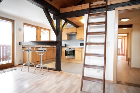 Gallery Loft, Sauna | Living area | Smart TV, fireplace