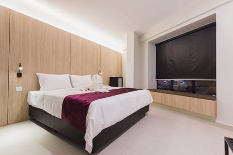 Business King Room | Soundproofing, WiFi (free)