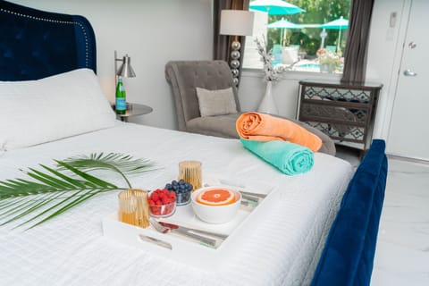 Deluxe King Studio with Kitchen | In-room safe, soundproofing, iron/ironing board, free WiFi