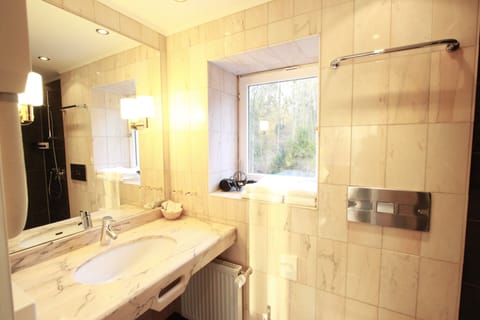 Apartment | Bathroom sink