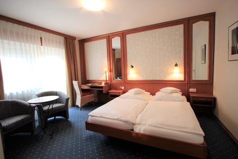 Business Double Room | Hypo-allergenic bedding, minibar, in-room safe, individually decorated