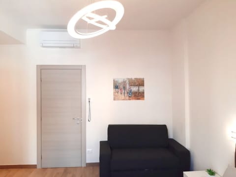 Deluxe Double Room, 1 Bedroom, Private Bathroom, Courtyard View | Living area | 15-inch flat-screen TV with digital channels, TV