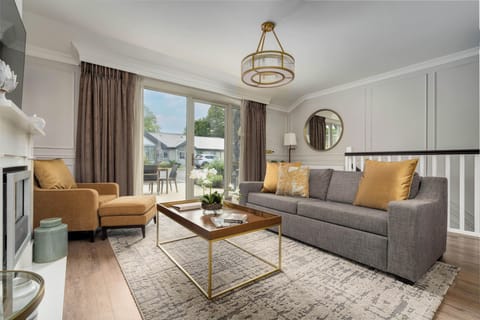 Luxury Room, Annex Building | Living area | Flat-screen TV, DVD player