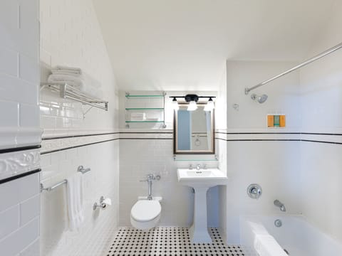 Executive Suite, 1 King Bed | Bathroom | Combined shower/tub, free toiletries, hair dryer, towels