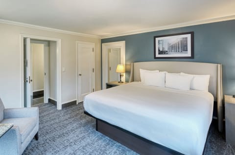 Suite, 1 Queen Bed (Parlor) | In-room safe, iron/ironing board, free WiFi, bed sheets