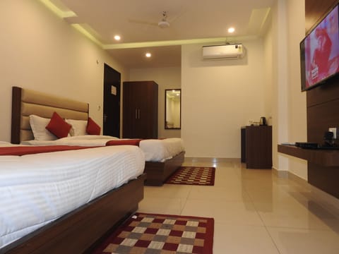 Family Room | Premium bedding, individually decorated, individually furnished, desk