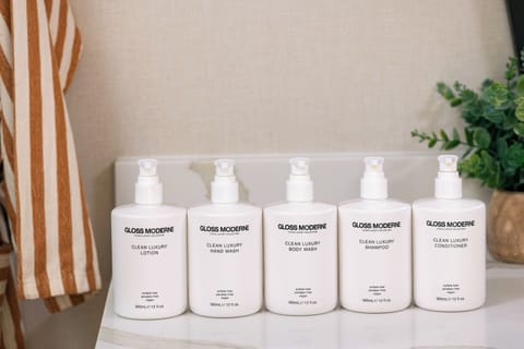 In-room safe, desk, iron/ironing board, bed sheets