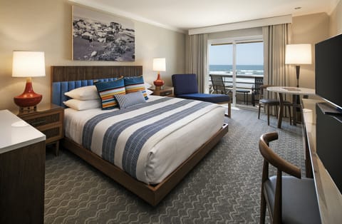 Superior Room, 1 King Bed, Ocean View, Oceanfront | Desk, blackout drapes, iron/ironing board, free WiFi