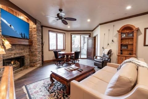 Condo, 2 Bedrooms | Living area
