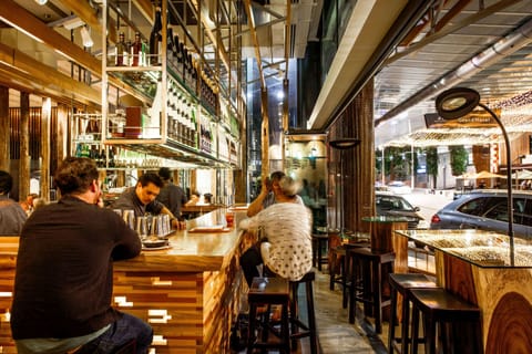 11 restaurants; lunch and dinner served