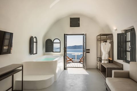Caldera Cave Suite Sea View & Caldera View | Pillowtop beds, minibar, in-room safe, soundproofing