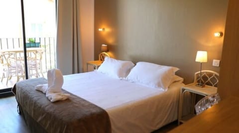 Comfort Double Room | Individually decorated, individually furnished, desk, blackout drapes