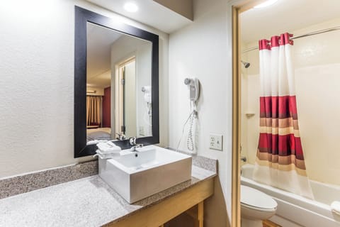 Premium Room, 2 Double Beds (Upgraded Bedding & Snack, Smoke Free) | Bathroom | Free toiletries, hair dryer, towels, soap