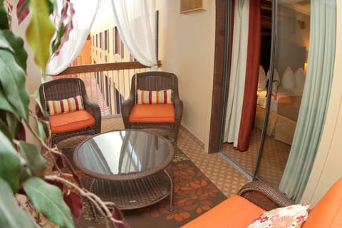 Suite, 1 King Bed, Non Smoking, Balcony | Pillowtop beds, desk, laptop workspace, blackout drapes