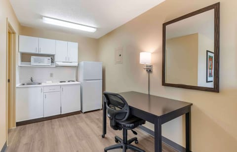 Studio, 2 Twin Beds, Non Smoking | Private kitchenette | Full-size fridge, microwave, stovetop