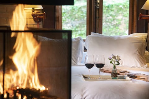 Standard Chalet, 1 Queen Bed | Premium bedding, down comforters, pillowtop beds, minibar