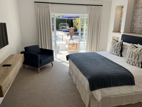 Executive Room, Non Smoking, Pool View | Premium bedding, down comforters, minibar, in-room safe