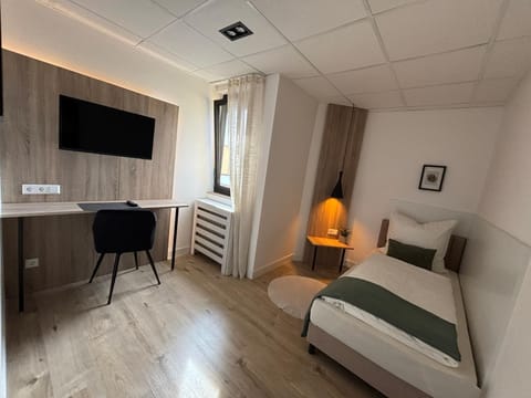 Single Room | Desk, free WiFi, bed sheets