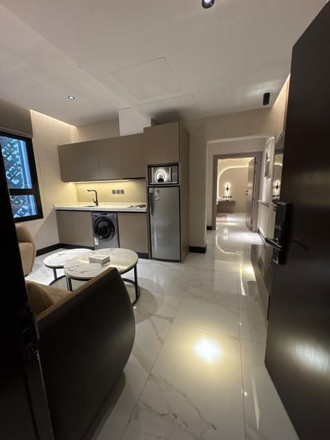 Executive Suite, 1 Bedroom | Living area | Flat-screen TV