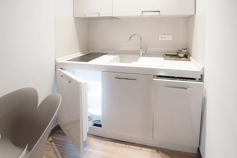 Superior Suite | Private kitchenette | Coffee/tea maker, electric kettle