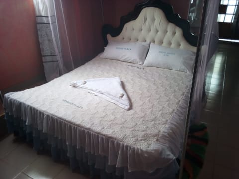 Standard Room | Desk, bed sheets